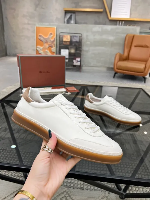 Factory price: 440💰Loro men's shoes💰iana top purchasing agent🇮🇹 men's shoes💰 The popular casual sneakers counter of the popular street man has new products at the same time. The uppers are made of cowhide fabric imported from Italy. The high-quality splicing technology has a classic and generous layout with a masculine temperament. Soft and comfortable cowhide lining. The soles: the original soles are specially provided by the original factory. The exclusive molded soles are super comfortable. The original factory follows the order. 🔍🔍High quality. You can enter and exit the counter at will. Welcome to compare. The code number is 38-44, customized 45